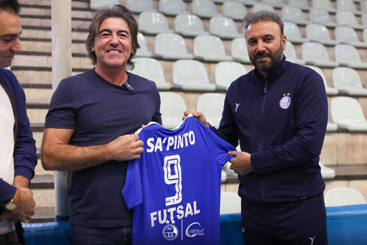 حضور ریکاردو ساپینتو سرمربی تیم فوتبال استقلال در تمرین تیم فوتسال